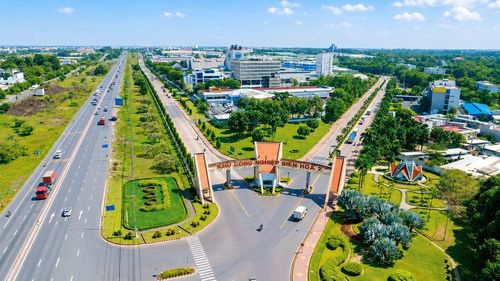 Nhiều doanh nghiệp FDI hiện ưu tiên lựa chọn địa phương có hạ tầng đồng bộ, nguồn điện ổn định và khả năng đáp ứng tiêu chuẩn ESG. Ảnh: Phạm Tùng