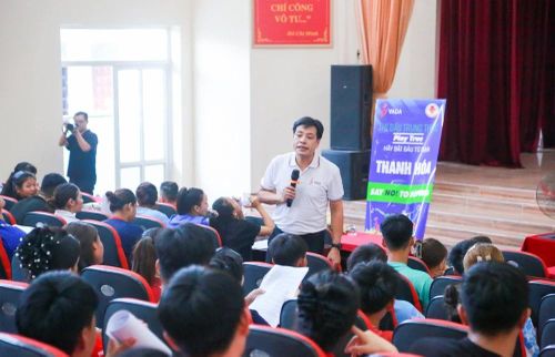Ông Vũ Trọng Hải, Phó phòng kiểm soát Doping (Trung tâm Phòng chống Doping Việt Nam) truyền đạt các nội dung tại lớp tập huấn.