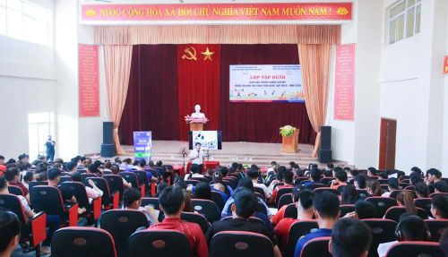 Quang cảnh lớp tập huấn.
