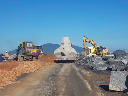 Dự án cảng Liên Chiểu đang đẩy nhanh tiến độ thi công. Ảnh: Thành Lân