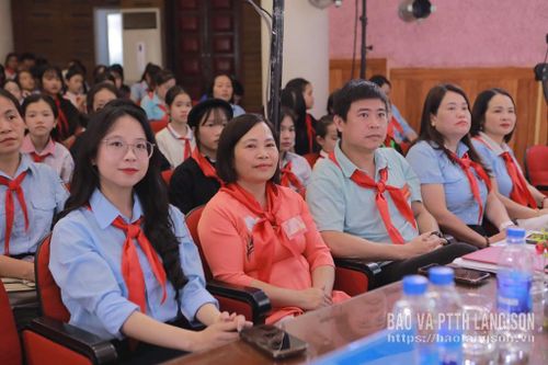 Các đại biểu tham dự chương trình
