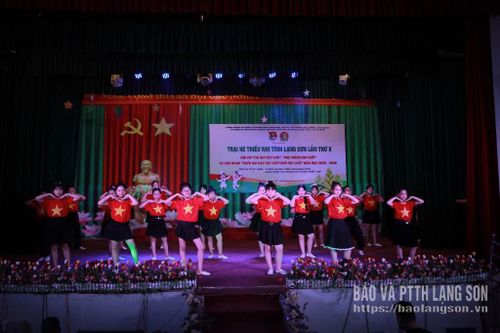 Tiết mục văn nghệ tại chương trình