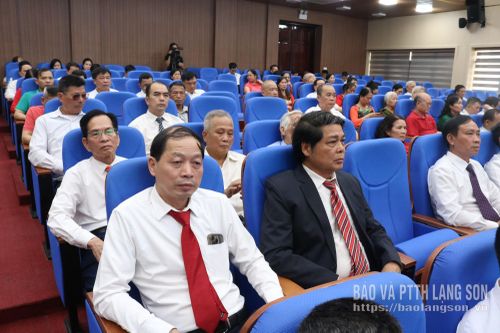 Các đại biểu dự buổi lễ