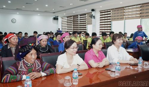 Các đại biểu tham dự buổi trò chuyện.