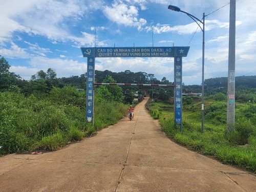 Sự nỗ lực tuyên truyền, vận động của ông Điểu Xem cùng Ban Tự quản, Đắk B'lao đạt danh hiệu bon văn hóa nhiều năm liền