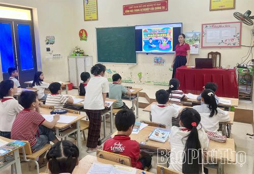 Trường Tiểu học Sông Thao lồng ghép giáo dục kỹ năng phòng, chống đuối nước cho học sinh trong chương trình học chính khóa.
