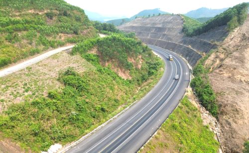 Cao tốc đoạn La Sơn - Hòa Liên được điều chỉnh lên 3.270 tỷ đồng để bổ sung một số hạng mục còn lại nhằm đảm bảo an toàn giao thông trên tuyến.