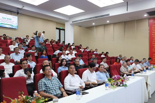Các đại biểu tham dự tọa đàm.