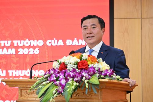 Thứ trưởng Bộ Công Thương Nguyễn Sinh Nhật Tân phát biểu. Ảnh: Ban tổ chức