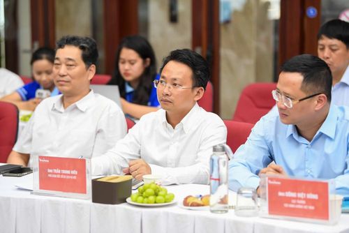 Các đại biểu tham dự tọa đàm.