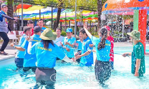 Niềm vui, tinh thần đoàn kết lan tỏa tại Hành trình “Khăn hồng vì đàn em” lần thứ V.