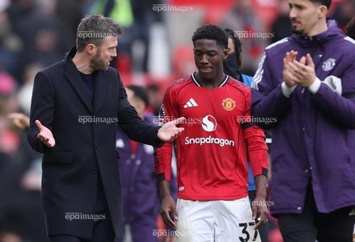Tiền vệ 21 tuổi đang cảm thấy hạnh phúc ở Old Trafford. Ảnh: EPA.