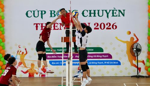  Nảy lửa trên sàn đấu. 