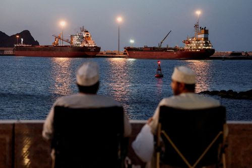 Ngay trong chiến sự, Iran đã bắt đầu đặt điều kiện cho các tàu chở dầu đi qua eo biển Hormuz phải thanh toán bằng đồng Nhân dân tệ. Ảnh: Reuters.