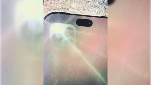 Hình ảnh được cho của iPhone 18 Pro với Dynamic Island ngắn hơn. Ành: @earlyappleleaks/X.