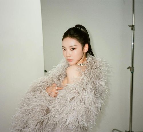  Nhóm aespa được thành lập bởi SM Entertainment, gồm 4 thành viên và nổi tiếng qua loạt ca khúc như Next Level, Drama hay Supernova. Hiện nhóm chuẩn bị phát hành album phòng thu thứ hai LEMONADE vào 29/5. Ảnh: @imnotningning. 