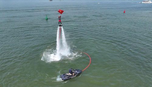 Những pha nhào lộn trên không bắt mắt, khuấy động bầu không khí sôi động tại sự kiện