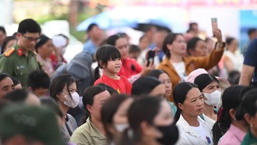 Sự kiện thu hút đông đảo nhân dân trong vùng và du khách thập phương.
