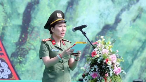 Đại tá Nguyễn Thị Thu Hằng, Phó Cục trưởng Cục Truyền thông Công an nhân dân phát biểu khai mạc.