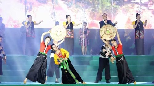 Tiết mục biểu diễn văn nghệ đặc sắc tại chương trình.