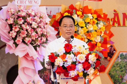 Phó Chủ tịch UBND phường Hòa Xuân Lê Công Đông phát biểu khai mạc Lễ hội Mục đồng Làng Phong Lệ 2026.