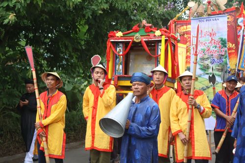Lễ rước Thần Nông dạo đồng tại lễ hội