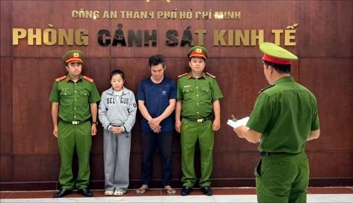 Cơ quan Công an tống đạt quyết định khởi tố vụ án, khởi tố bị can