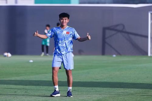 Chia sẻ với truyền thông, tiền vệ Minh Thủy cho biết: “Em và toàn đội cảm thấy rất hạnh phúc và xúc động khi giành được tấm vé vào tứ kết giải U17 châu Á cũng như suất tham dự FIFA U17 World Cup 2026 tại Qatar”. Ảnh: VFF.