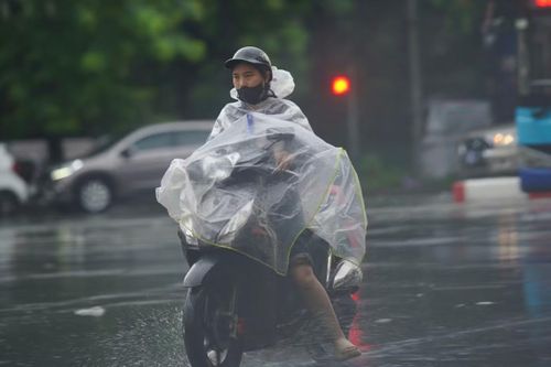 Miền Bắc có mưa dông từ chiều tối nay (16/5).