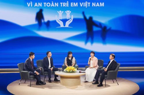 Các chuyên gia trao đổi tại chương trình.