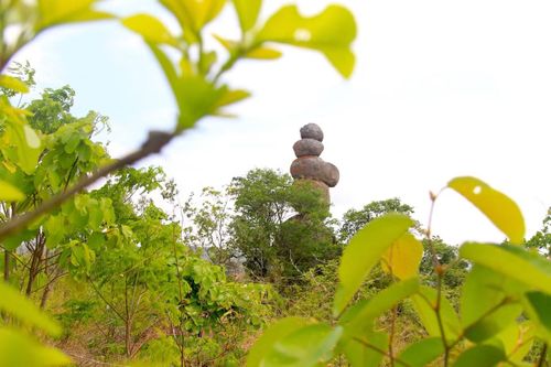 Nơi đây còn hoang vu, ít người biết tới.