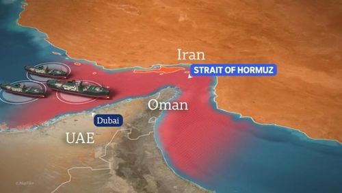 Các tàu mắc kẹt tại eo biển Hormuz. (Ảnh: ABC News)