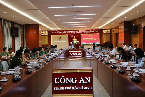 Quang cảnh buổi làm việc.