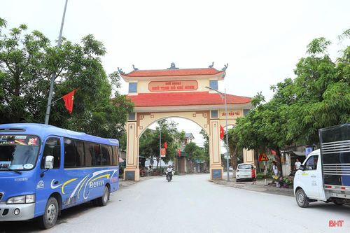 Kỷ niệm 136 năm Ngày sinh Chủ tịch Hồ Chí Minh (19/5/1890 - 19/5/2026), quê hương của Người – “Làng Sen quê cha”, “Hoàng Trù quê mẹ” (xã Kim Liên, tỉnh Nghệ An) là địa chỉ đỏ để người dân khắp mọi miền đất nước về dâng hương, tưởng niệm và bày tỏ lòng thành kính.
