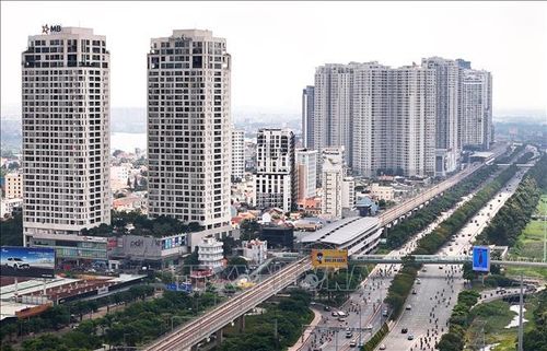 Các tòa chung cư dọc với tuyến metro số 1 và đại lộ Võ Nguyên Giáp, TP Hồ Chí Minh. Ảnh minh họa: Hồng Đạt/TTXVN
