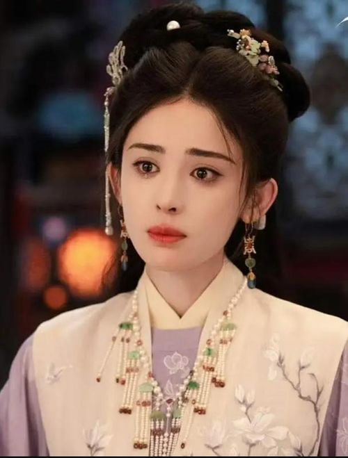 Cổ Lực Na Trát khoe thần thái sắc sảo trong vai nữ thương nhân đầy mưu lược ở Ngọc Minh Trà Cốt. Ảnh: Sohu