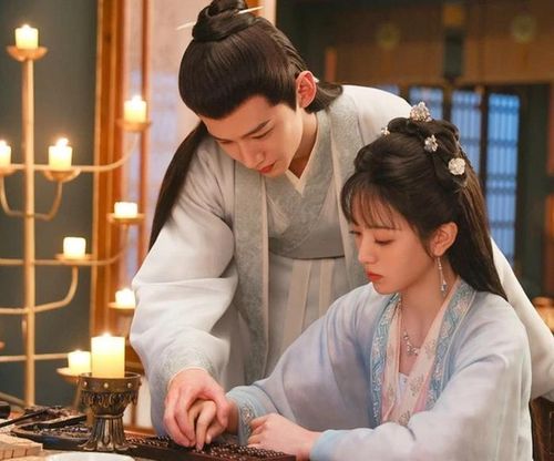 Lấy bối cảnh thế giới giả tưởng, bộ phim chinh phục khán giả nhờ màu sắc tươi sáng và chuyện tình cưới trước yêu sau đáng yêu. Nữ chính vốn chỉ muốn nhanh chóng trở về quê nhà nhưng lại bất ngờ bị gả cho một thiếu chủ không được xem trọng. Không nặng yếu tố quyền mưu, tác phẩm tập trung vào những khoảnh khắc sinh hoạt đời thường, từ chuyện ăn uống, chăm sóc gia đình đến hành trình cả hai cùng trưởng thành, qua đó mang đến cảm giác thư giãn, nhẹ nhàng và đầy năng lượng tích cực.