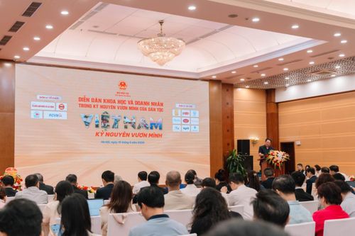 Các diễn giả phát biểu tại diễn đàn.