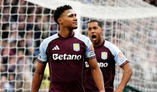 Morgan Roger lập cú đúp cho Villa.