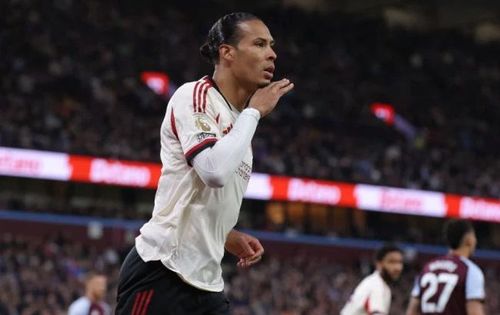 Van Dijk lập công cho Liverpool.