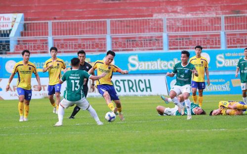  Bắc Ninh FC thi đấu đầy nỗ lực trong nửa cuối hiệp 2 nhưng vẫn không có được bàn thắng. 