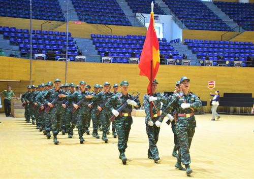 Lễ khai mạc đại hội có quy mô lớn với 25 khối diễu hành, tổng cộng 902 người tham gia. Ảnh: PHI NÔNG