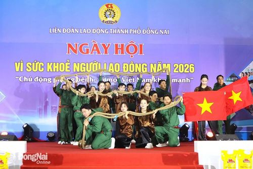 Một tiết mục văn nghệ do công nhân Công ty TNHH Pou Sung Việt Nam trình diễn tại Ngày hội Sức khỏe vì người lao động năm 2026. Ảnh: Nguyễn Hòa