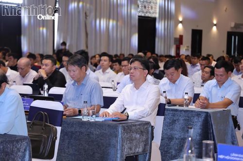 Lãnh đạo các đơn vị của tỉnh và doanh nghiệp tham dự diễn đàn.