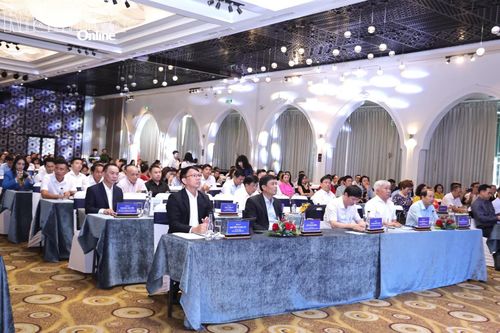 Các đại biểu tham dự diễn đàn.