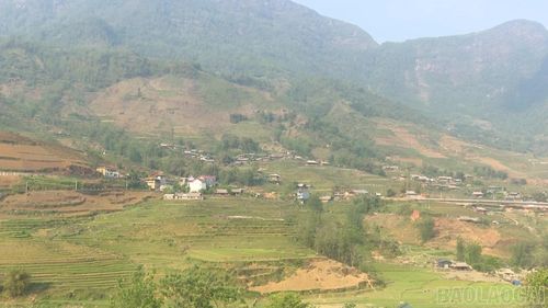 Bước vào mùa nắng nóng, tình trạng thiếu nước sinh hoạt lại diễn ra trầm trọng tại xã Tả Van