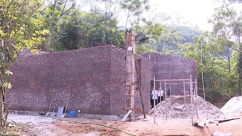 Các căn nhà được hỗ trợ sau khi hoàn thành đều bảo đảm tiêu chí “3 cứng” gồm nền cứng, khung, tường cứng và mái cứng, đảm bảo ổn định lâu dài cho người dân.