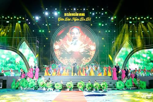 Các tiết mục ca, múa, nhạc được dàn dựng công phu, mang đậm âm hưởng văn hóa dân gian cùng chất lượng nghệ thuật cao.