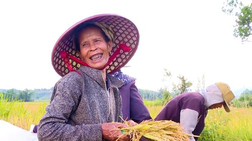 Nụ cười no ấm của bà con đồng bào Vân Kiều Hướng Lập vì lúa vàng bội thu