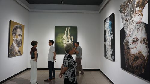 Triển lãm thu hút đông đảo công chúng yêu nghệ thuật